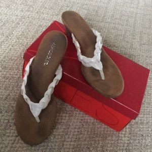 Womens size 8.5 white Aerosoles sandals